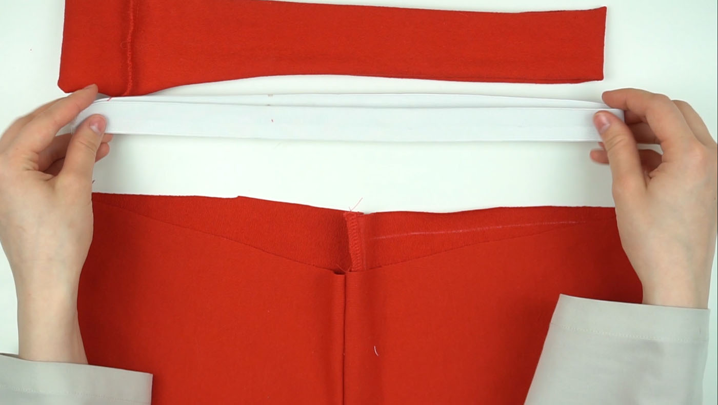 Как подшить спортивные штаны. Манжеты на брюках. Брюки женские пояс и манжеты на резинках. Манжеты на штаны из чего. Как ослабить манжеты на штанах.